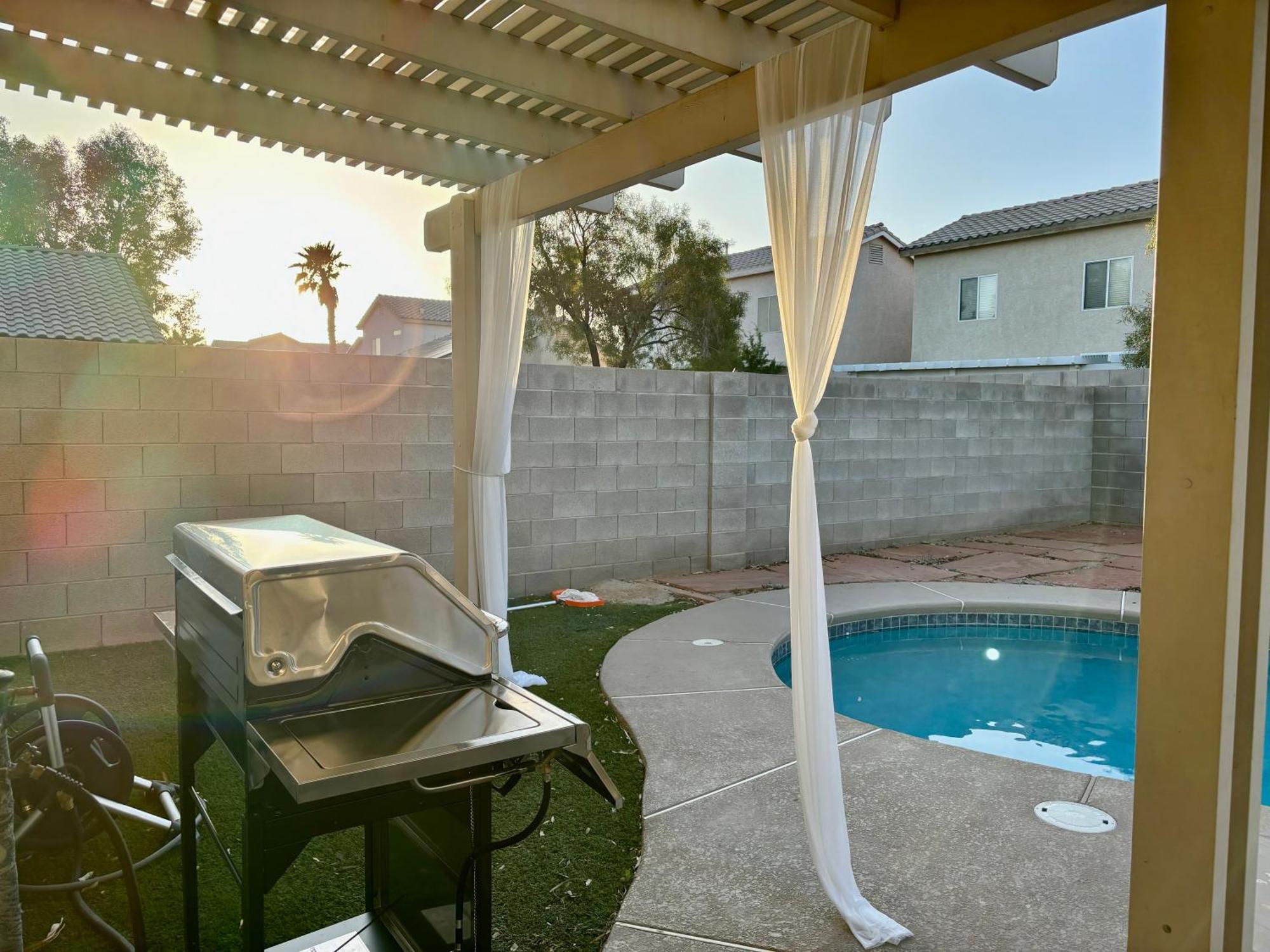 Modern Home In Las Vegas Near Strip With Pool And Jacuzzi エクステリア 写真