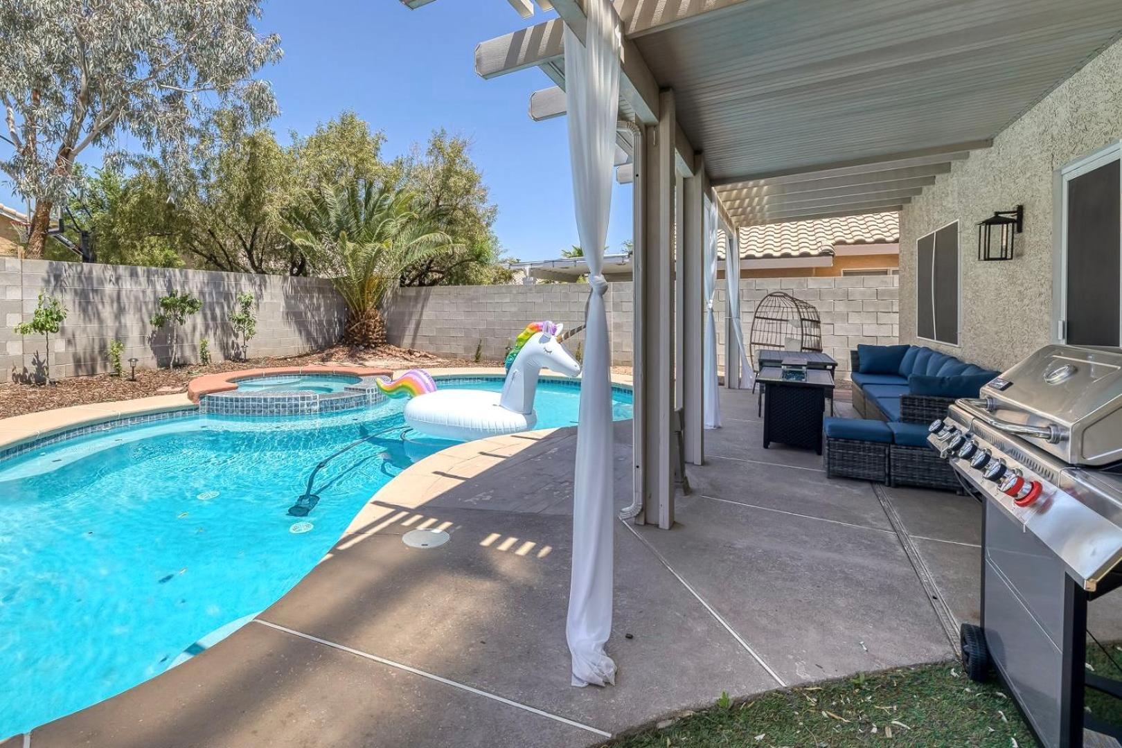 Modern Home In Las Vegas Near Strip With Pool And Jacuzzi エクステリア 写真