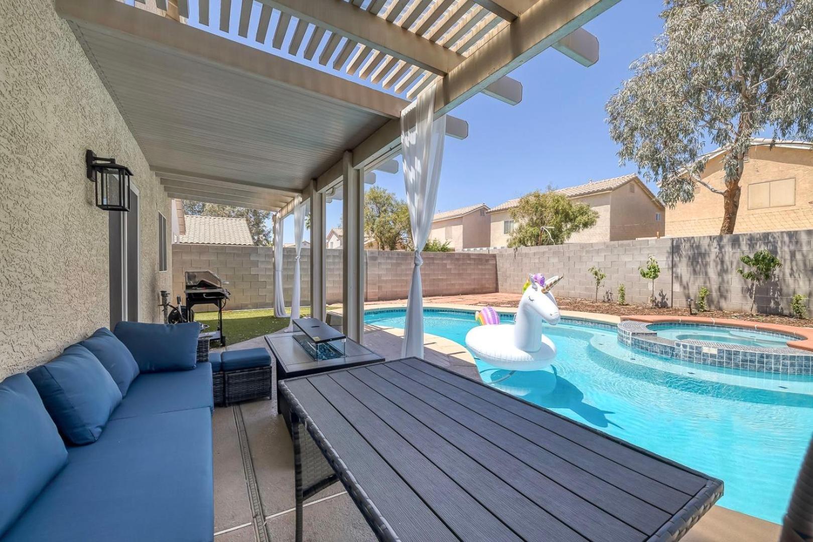 Modern Home In Las Vegas Near Strip With Pool And Jacuzzi エクステリア 写真